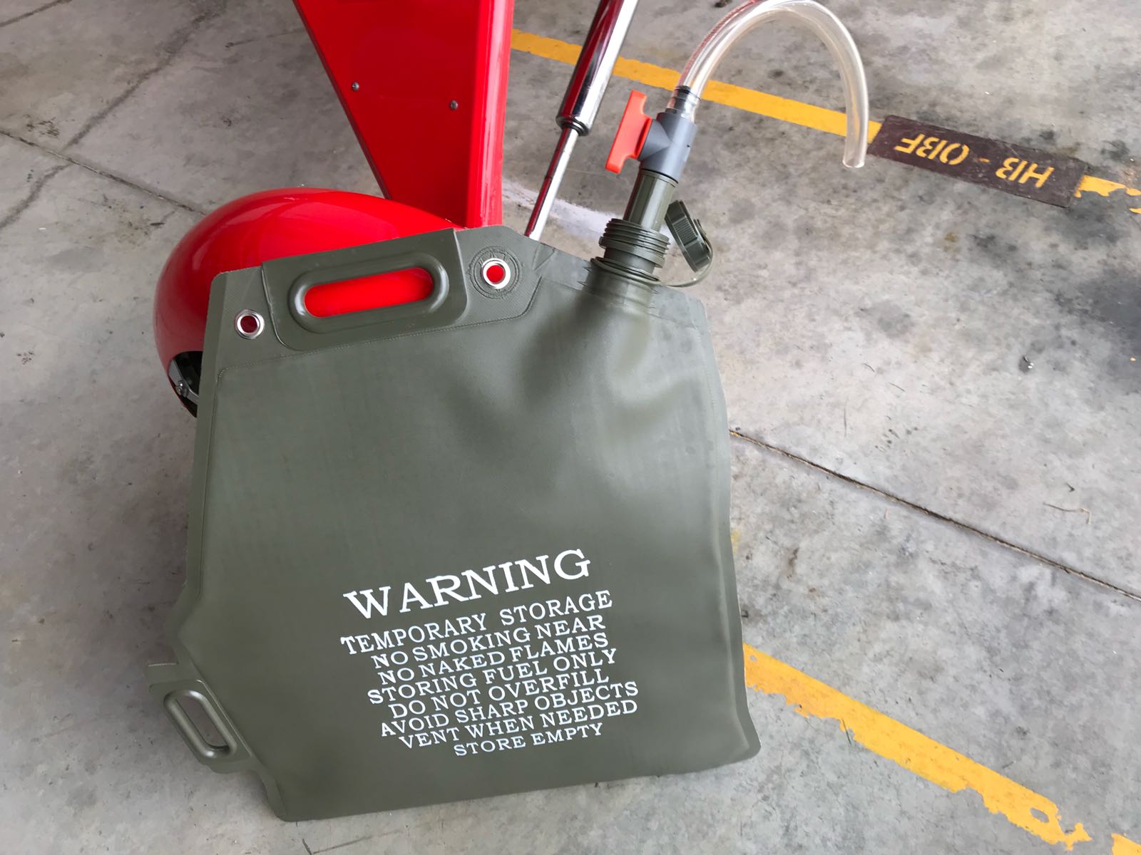 Flexible Diesel Container 5 Gallon For Aeroplane Adventure Plastic Gas Can 20 Litre Supplier